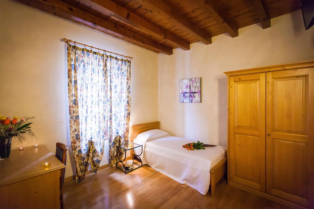 Hotel Alla Corte Dei Bicchi Cavriana Room photo